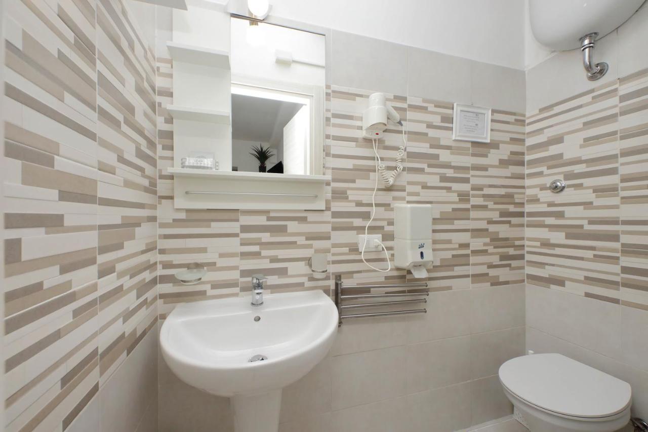 B&B Felicioni Fiumicino Bagian luar foto